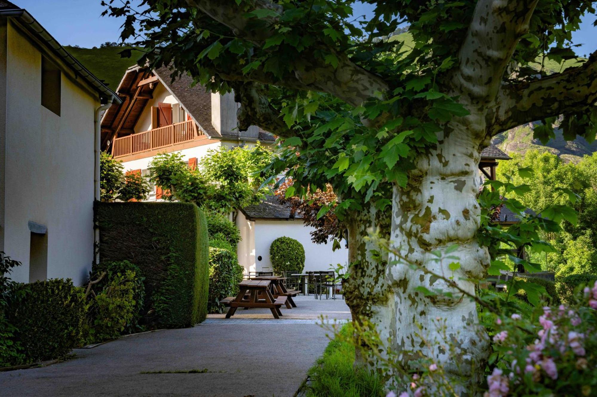 Logis Hotel Etchemaite Larrau Eksteriør billede