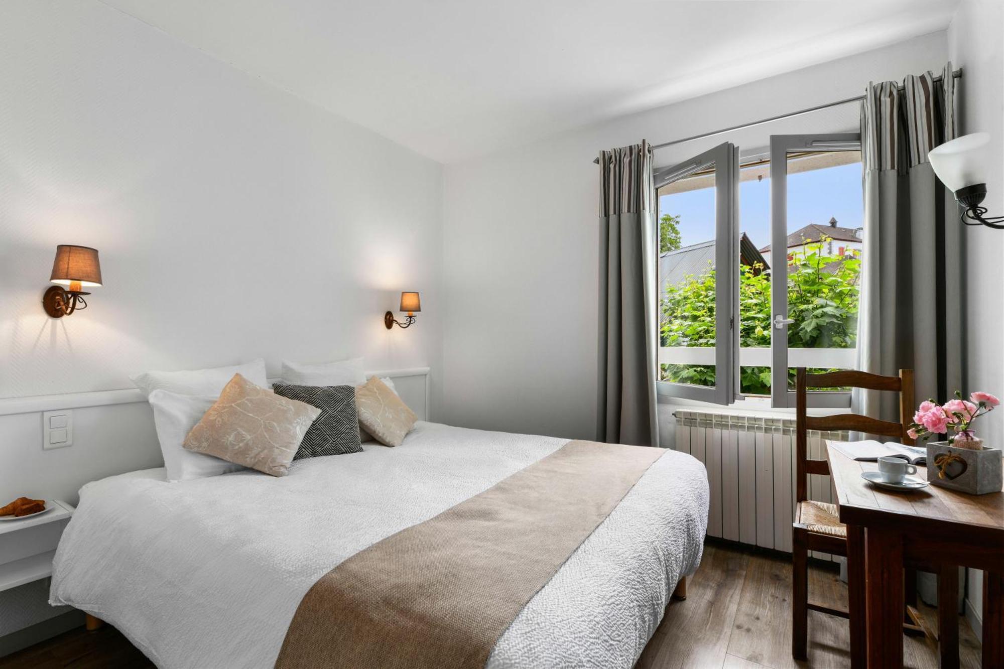 Logis Hotel Etchemaite Larrau Eksteriør billede